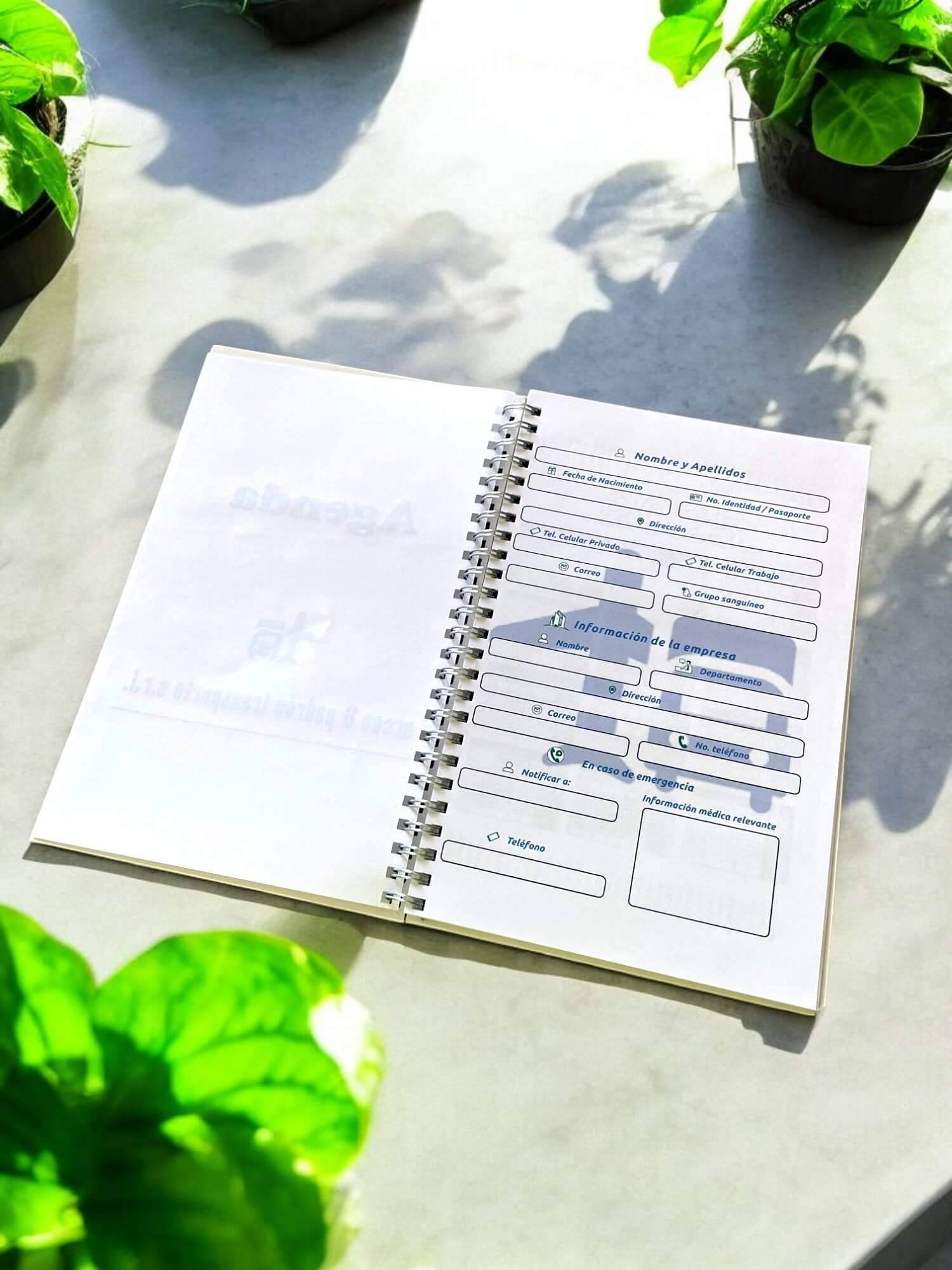Interior de Agenda corporativa diseñada y producida por Fabrikios