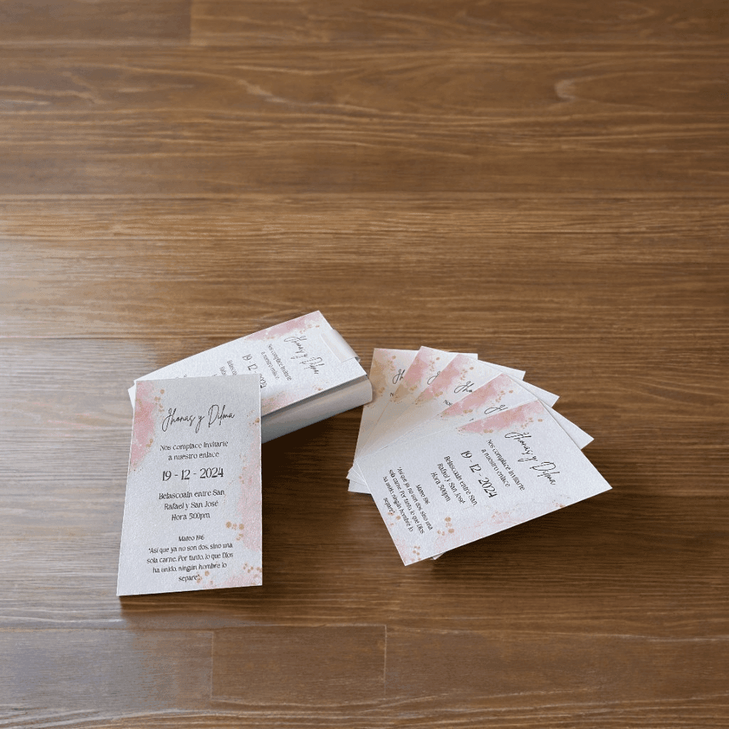 Invitaciones a bodas en formato pequeño.