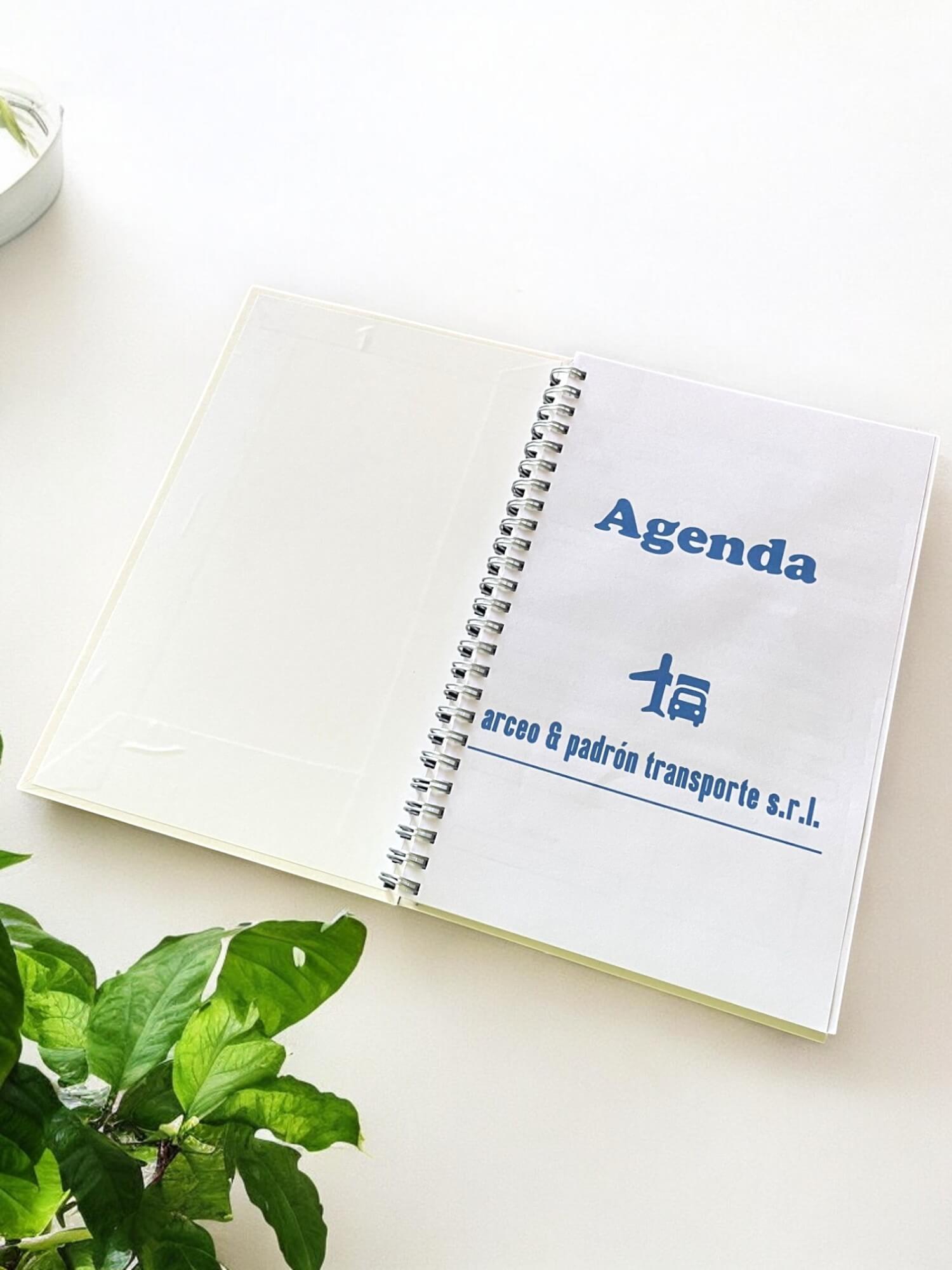 Interior de Agenda corporativa diseñada y producida por Fabrikios